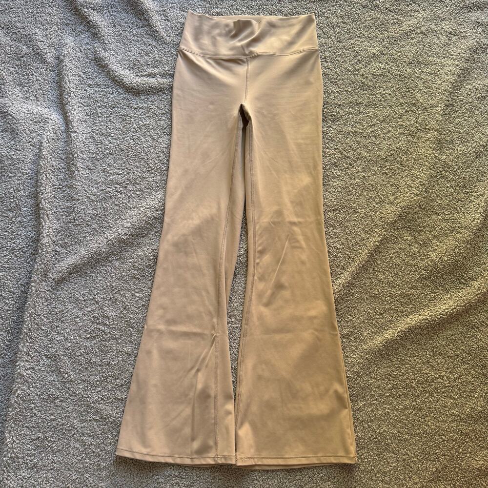 Vuori Women’s Studio Flare Pant Coconut Size Small
